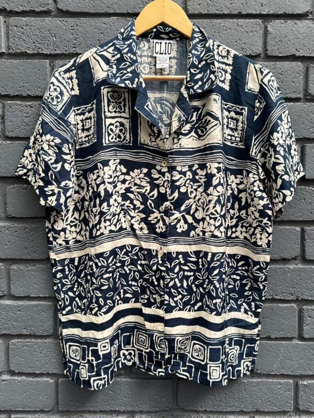 Vintage CLIO Floral Tropical Hawaiian 100% Silk Button Up Blouse Resort Beach M